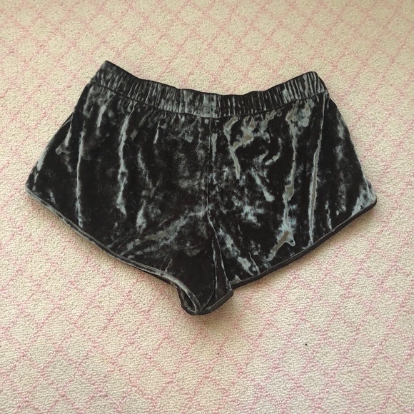 Urban Outfitters Green Velvet BDG Shorts - Picture 3 of 3